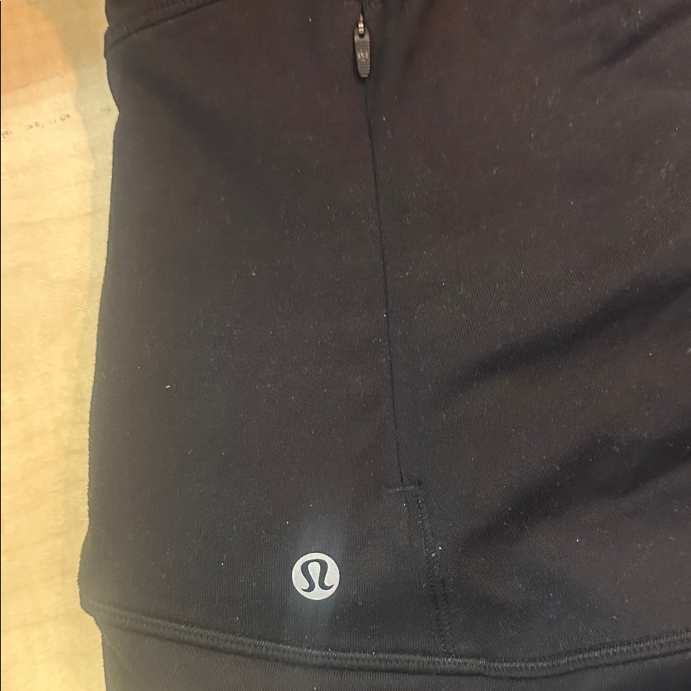 Lululemon crew neck V waist  gorgeous shirt - Picture 3 of 3